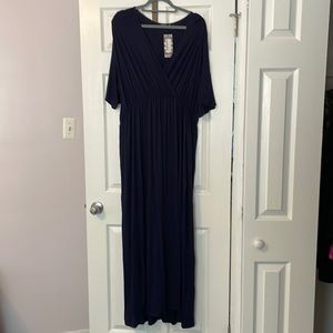 BooHoo sz 22 navy maxi dress. Short sleeve, high slit NWT